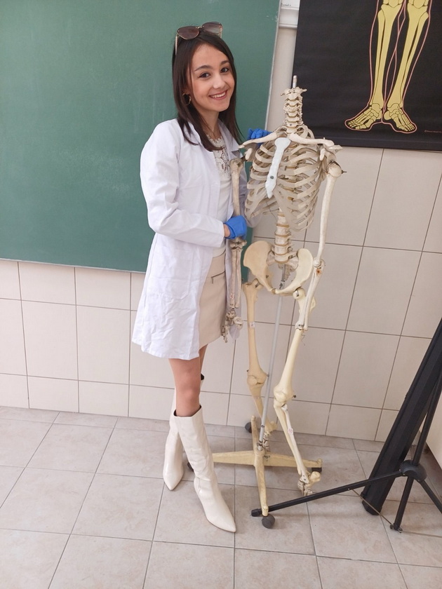 mia-21-nash-iden-hirurg-reshiv-da-stanam-doktor-koga-na-6-godini-mi-otkrija-dijabetes-a-po-komplikacii-od-operacija-hirurg-09.jpg