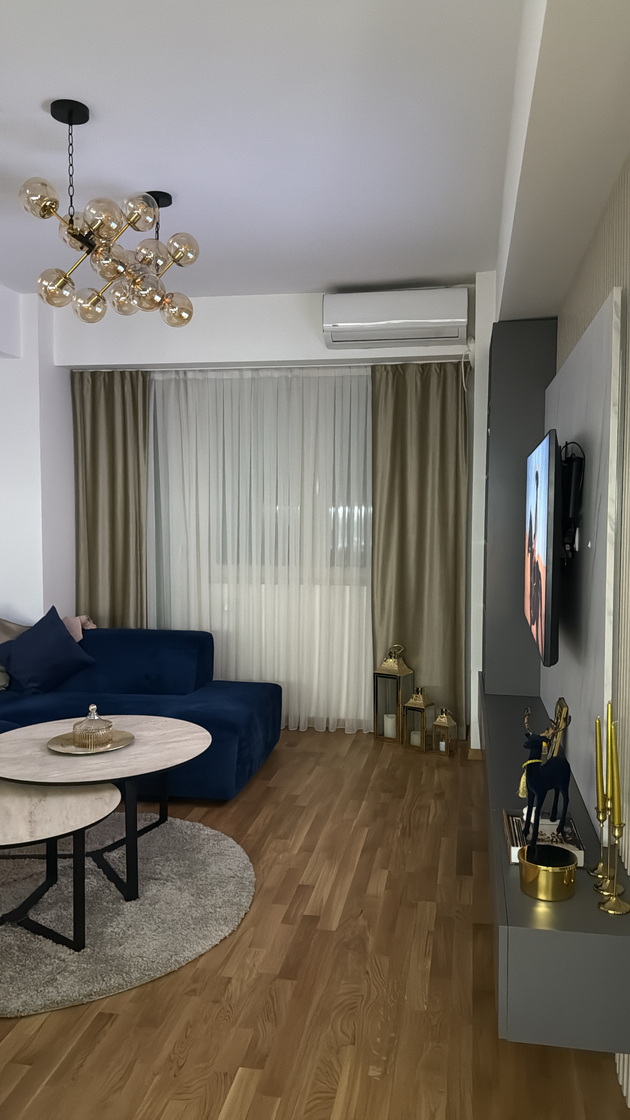 na-gosti-kaj-dragana-stan-od-65m2-vo-skopskata-naselba-hrom-so-elegantna-nota-i-dominacija-na-teget-boja-foto-12.jpeg
