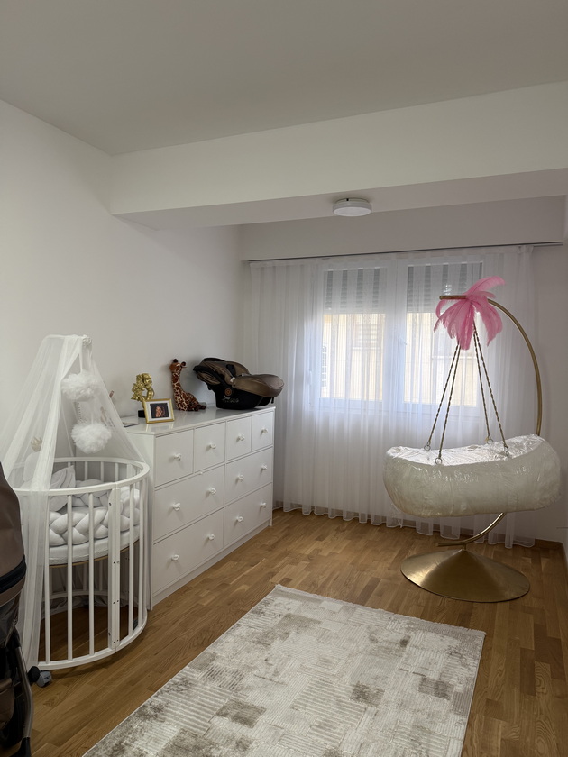 na-gosti-kaj-dragana-stan-od-65m2-vo-skopskata-naselba-hrom-so-elegantna-nota-i-dominacija-na-teget-boja-foto-22.jpeg