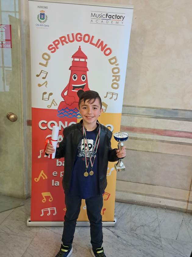 paolo-maca-9-od-skopje-ne-napravi-gordi-na-the-voice-kids-zhivee-vo-rim-so-majka-makedonka-i-tatko-italijanec-05.jpg