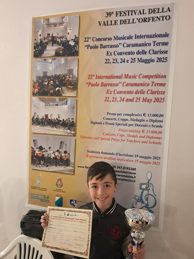 paolo-maca-9-od-skopje-ne-napravi-gordi-na-the-voice-kids-zhivee-vo-rim-so-majka-makedonka-i-tatko-italijanec-06.jpg