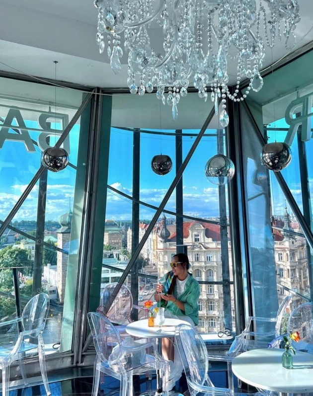 ruftop-bar-vo-praga-e-instagramdjiski-raj-se-naogja-na-vrvot-od-tancuvachkata-kukja-foto-02.jpg