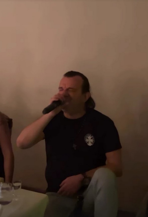 sonja-vuksanovikj-e-ubavica-na-svojot-50-ti-rodenden-bivshiot-aca-lukas-i-pee-romantichni-pesni-na-zabavata-09.jpg