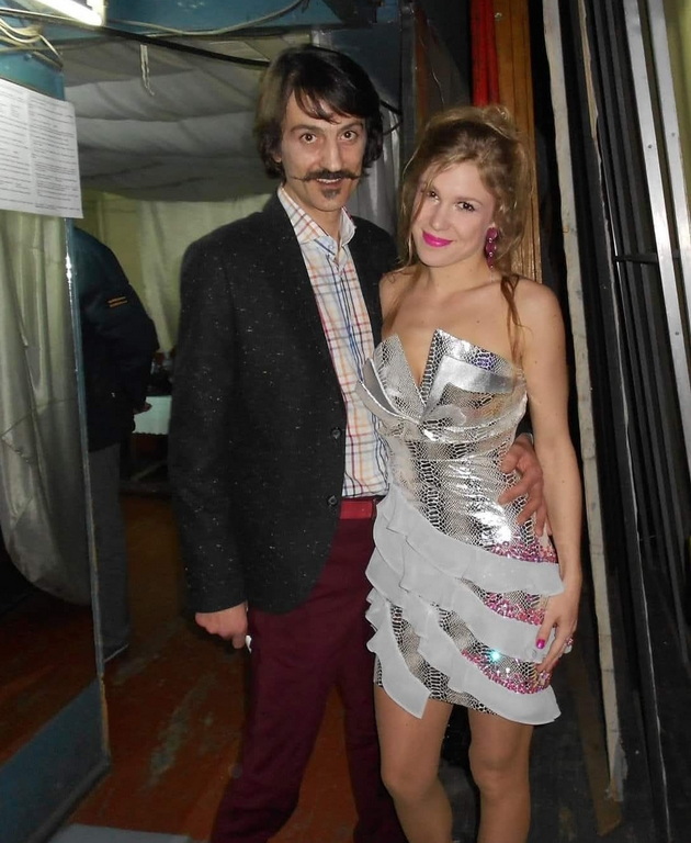 te-sakame-soprugata-na-kili-objavi-emotivni-semejni-fotografii-so-nego-kjerkite-i-vnucheto-06.jpg