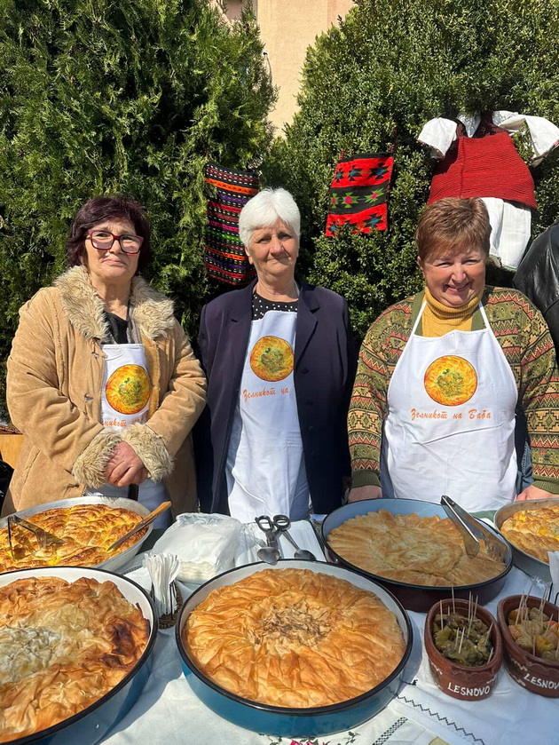 vegan-viki-fud-influenserka-i-sestra-na-spendjarska-so-svrshenikot-zhivee-vo-probishtip-tradicijata-zelnikot-na-baba-me-magjepsa-02.jpg