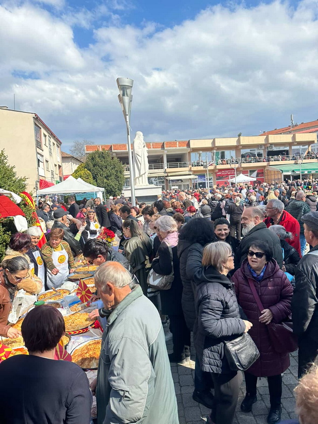 vegan-viki-fud-influenserka-i-sestra-na-spendjarska-so-svrshenikot-zhivee-vo-probishtip-tradicijata-zelnikot-na-baba-me-magjepsa-03.jpg