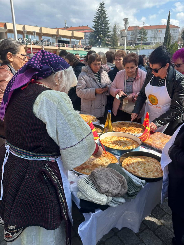 vegan-viki-fud-influenserka-i-sestra-na-spendjarska-so-svrshenikot-zhivee-vo-probishtip-tradicijata-zelnikot-na-baba-me-magjepsa-05.jpg