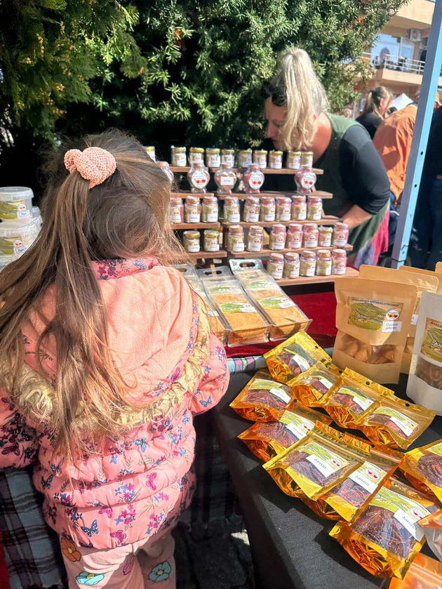 vegan-viki-fud-influenserka-i-sestra-na-spendjarska-so-svrshenikot-zhivee-vo-probishtip-tradicijata-zelnikot-na-baba-me-magjepsa-15.jpg