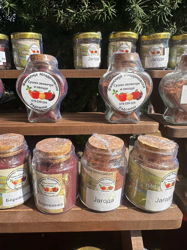 vegan-viki-fud-influenserka-i-sestra-na-spendjarska-so-svrshenikot-zhivee-vo-probishtip-tradicijata-zelnikot-na-baba-me-magjepsa-16.jpg