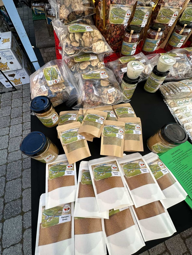 vegan-viki-fud-influenserka-i-sestra-na-spendjarska-so-svrshenikot-zhivee-vo-probishtip-tradicijata-zelnikot-na-baba-me-magjepsa-17.jpg