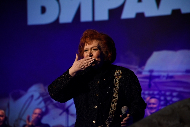 dac-i-aleksandar-im-podarija-na-damite-vecher-polna-so-ljubov-i-nostalgija-na-koncertot-vo-skopje-04.JPG