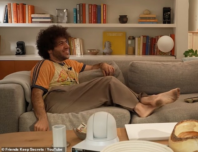 ne-koristi-shampon-jade-dodeka-se-banja-odvratnite-naviki-na-beni-blanko-shto-selena-gomez-gi-ignorira-7.JPG