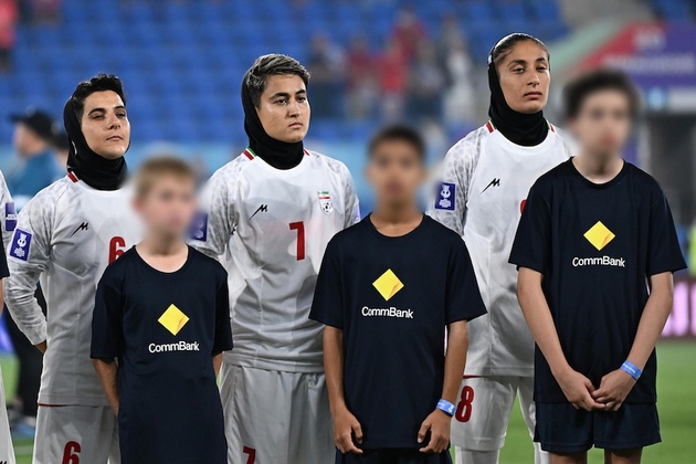 odbija-da-ja-peat-himnata-pred-natprevar-vo-avstralija-kakva-kazna-gi-ochekuva-fudbalerkite-od-iran-koga-kje-se-vratat-doma-08.JPG