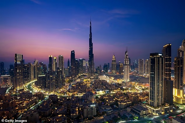 rabotat-za-100-evra-plata-umiraat-poradi-nehumani-uslovi-mrachnata-strana-zad-glamurot-na-dubai-09.JPG