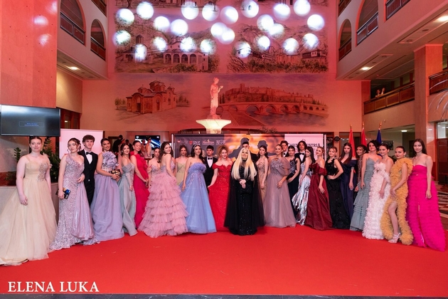 rodenden-na-elena-luka-vizionerkata-shto-gi-pomestuva-granicite-vo-modata-i-gradezhnishtvoto-inspiracija-za-generacii-04.JPG