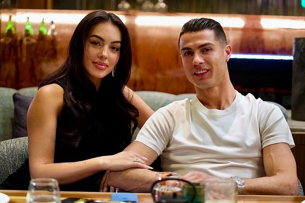 ronaldo-vo-madrid-a-dzhordzhina-na-revija-vo-rim-otkako-skrishno-izbegaa-od-vojnata-vo-saudiska-arabija-privaten-avion-5.JPG