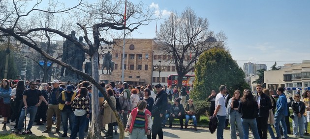 stotici-zheni-i-mazhi-na-deneshniot-marsh-po-povod-8-mart-vo-skopje-pod-sloganot-nema-da-ne-snema-foto-10.jpg