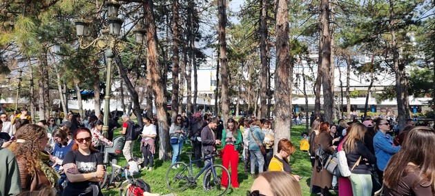 stotici-zheni-i-mazhi-na-deneshniot-marsh-po-povod-8-mart-vo-skopje-pod-sloganot-nema-da-ne-snema-foto-13.jpg