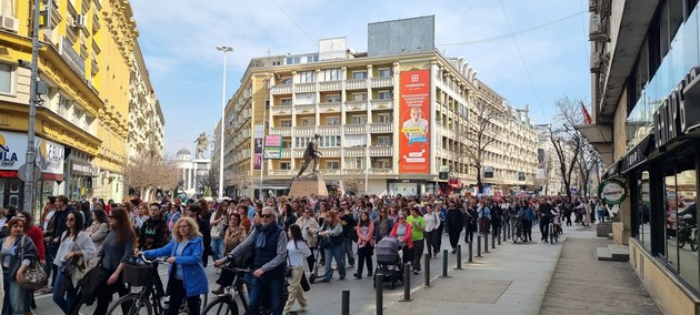 stotici-zheni-i-mazhi-na-deneshniot-marsh-po-povod-8-mart-vo-skopje-pod-sloganot-nema-da-ne-snema-foto-18.jpg