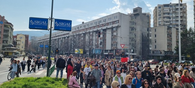 stotici-zheni-i-mazhi-na-deneshniot-marsh-po-povod-8-mart-vo-skopje-pod-sloganot-nema-da-ne-snema-foto-23.jpg