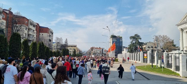 stotici-zheni-i-mazhi-na-deneshniot-marsh-po-povod-8-mart-vo-skopje-pod-sloganot-nema-da-ne-snema-foto-27.jpg