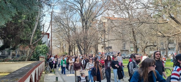stotici-zheni-i-mazhi-na-deneshniot-marsh-po-povod-8-mart-vo-skopje-pod-sloganot-nema-da-ne-snema-foto-31.jpg