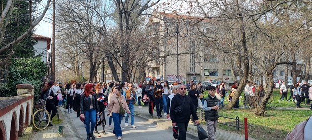 stotici-zheni-i-mazhi-na-deneshniot-marsh-po-povod-8-mart-vo-skopje-pod-sloganot-nema-da-ne-snema-foto-32.jpg