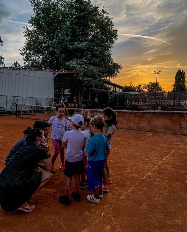 tenisot-e-sport-za-cel-zhivot-go-prodolzhuva-zhivotot-ja-jakne-samodoverbata-kaj-decata-zoshto-e-dobro-decata-da-treniraat-tenis-04.JPG
