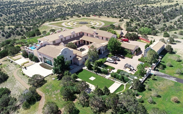 zakopani-tela-na-devojki-skrien-krematorium-shto-ima-na-ozloglaseniot-ranch-na-epstin-vo-novo-meksiko-15.JPG