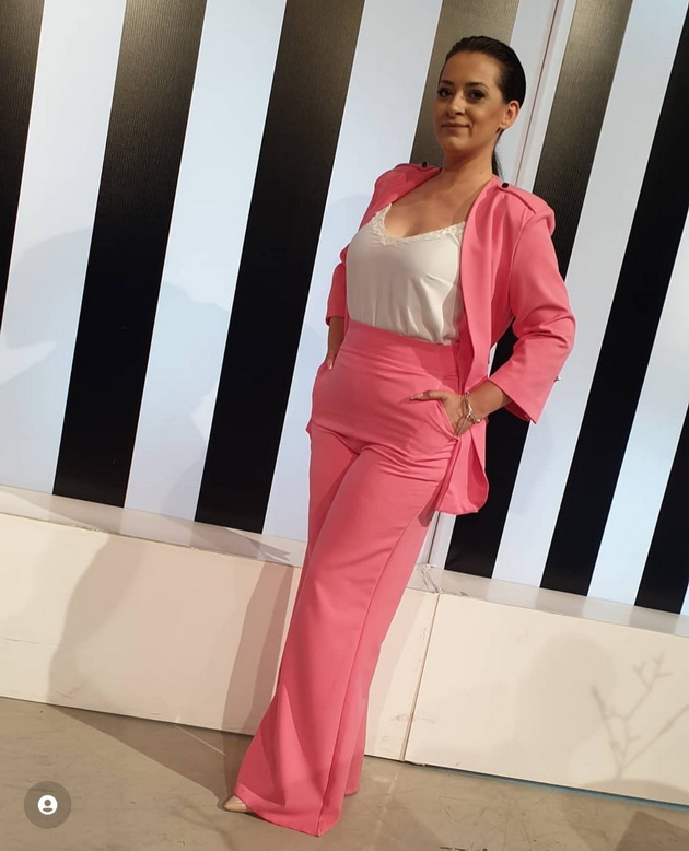 aneta-ljumakovska-za-stilot-i-ubavinata-slabost-mi-se-chanti-sekoja-vecher-temelno-go-chistam-liceto-06.jpeg