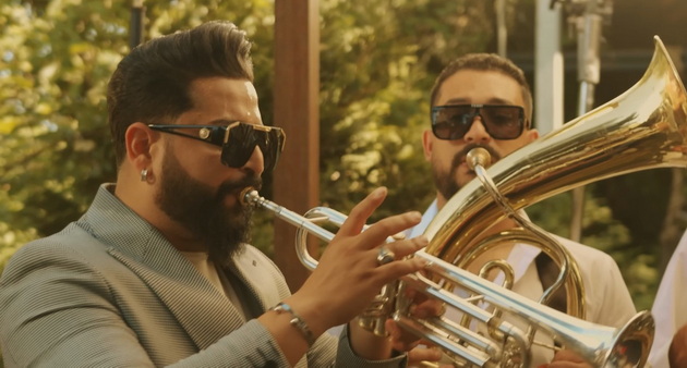 djambo-agushev-spodeli-spomen-za-andrej-dnk-prekina-snimanje-na-spot-i-otide-da-kupi-sladoled-za-cel-moj-orkestar-05.jpg