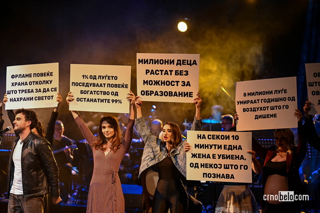 emilija-micevska-so-golo-trudnichko-stomache-rubens-muratovski-peeshe-so-sinovite-kako-si-pominav-na-glumcite-peat-2026-427.JPG