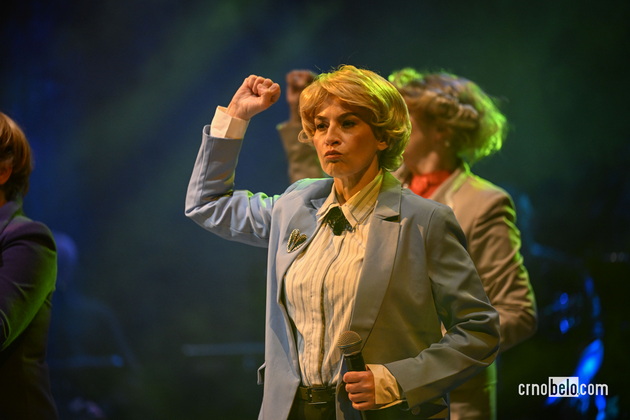 emilija-micevska-so-golo-trudnichko-stomache-rubens-muratovski-peeshe-so-sinovite-kako-si-pominav-na-glumcite-peat-2026-448.JPG