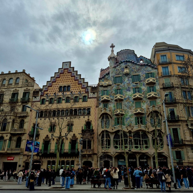 fotografot-badstef-so-riki-martin-vo-pariz-antonia-gigovska-se-pofali-so-chestitkata-od-sinot-shto-pravat-makedonskite-dzvezdi-na-instagram-15.jpg