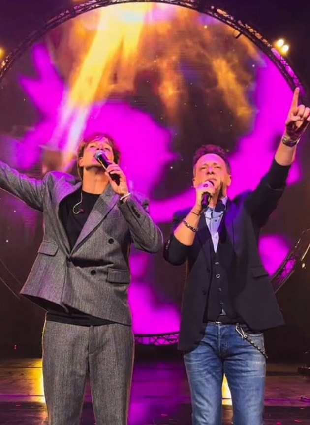 jakov-jozinovikj-go-krena-belgrad-na-noze-i-podari-roza-na-prijovikj-cela-srpska-estrada-mu-dojde-na-koncert-12.jpg