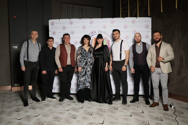 jasmina-joshevska-promovira-2-knigi-sredstvata-od-prodazhbata-gi-donira-za-deca-bolni-od-kancer-02.jpg