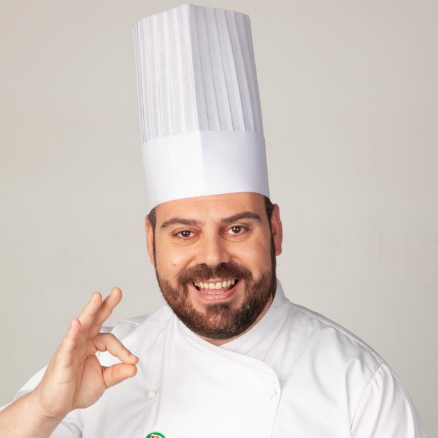 shef-nikola-gi-pokazha-roditelite-objavi-retka-fotka-na-rodendenot-na-tatko-mu-ti-si-mojot-primer-moja-gordost-02.jpg