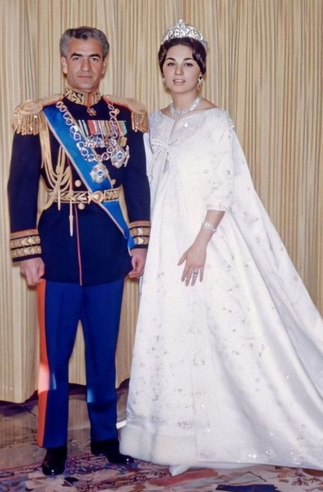 vo-egzil-e-skoro-50-godini-pobegna-od-zemjata-vo-kaput-valentino-koja-e-poslednata-carica-na-iran-09.jpg
