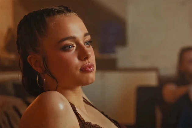 kjerkata-na-andjelina-djoli-i-bred-pit-stana-viralen-hit-shajlo-19-e-neverojatna-kopija-na-majka-i-vo-novo-video-02.jpg