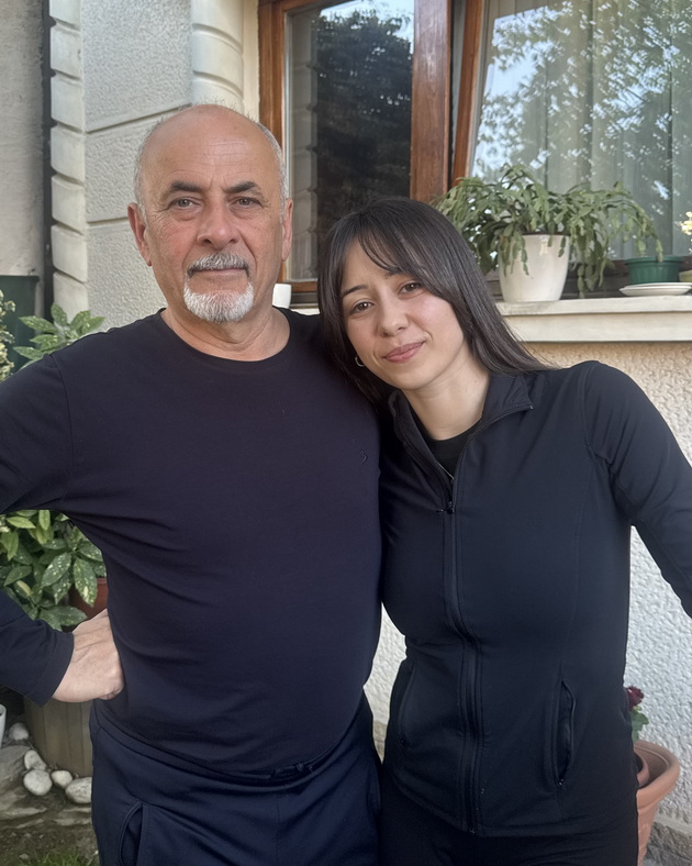 mila-dimchova-za-tatko-i-koj-rachno-sozdava-dekor-so-makedonski-motivi-koga-bev-mala-mislev-deka-site-tatkovci-go-umeat-ova-25.jpeg