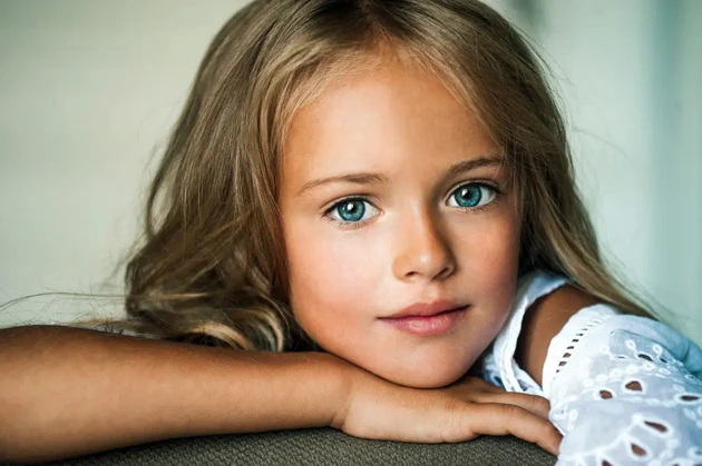 na-9-godini-beshe-najubavo-devojche-na-svetot-majka-i-ja-seksualizirashe-kristina-pimenova-20-i-denes-e-ubavica-03.jpg