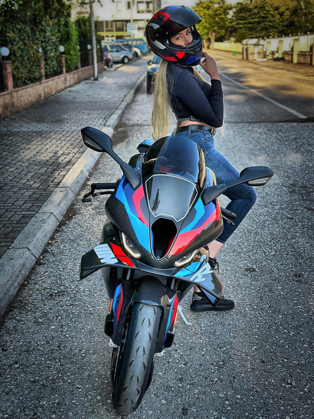 ana-marija-tanevska-28-od-skopje-lugjeto-me-dozhivuvaat-kako-atraktivna-devojka-shto-vozi-besni-motori-13.jpg
