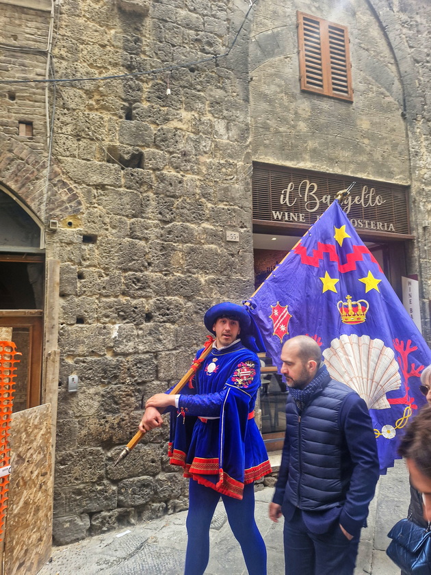 bev-vo-chinkve-tere-i-niz-toskana-vozovi-magichni-selca-nedogledni-lozja-vredeshe-patot-so-avtobus-od-skopje-dotamu-26.jpg
