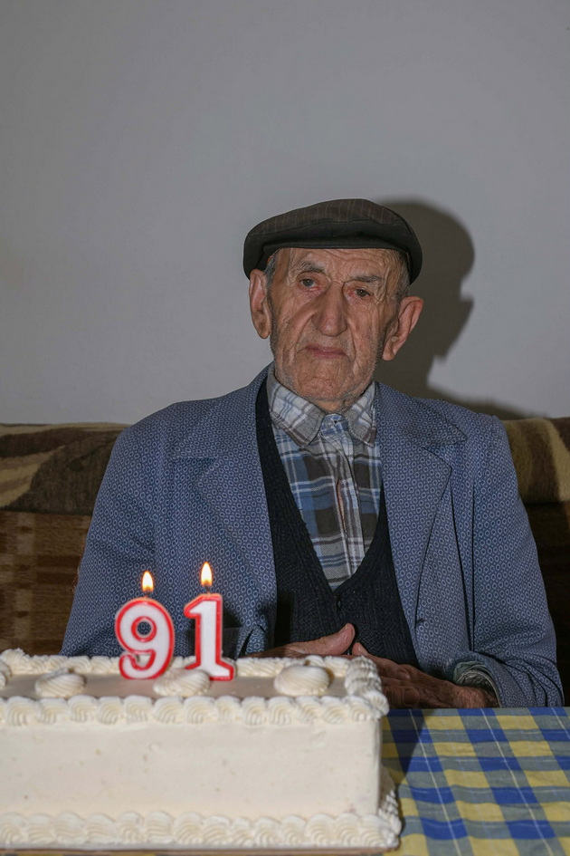 dedo-kiro-go-proslavi-svojot-91-vi-rodenden-ima-4-sinovi-bil-del-od-titovata-garda-06.jpg