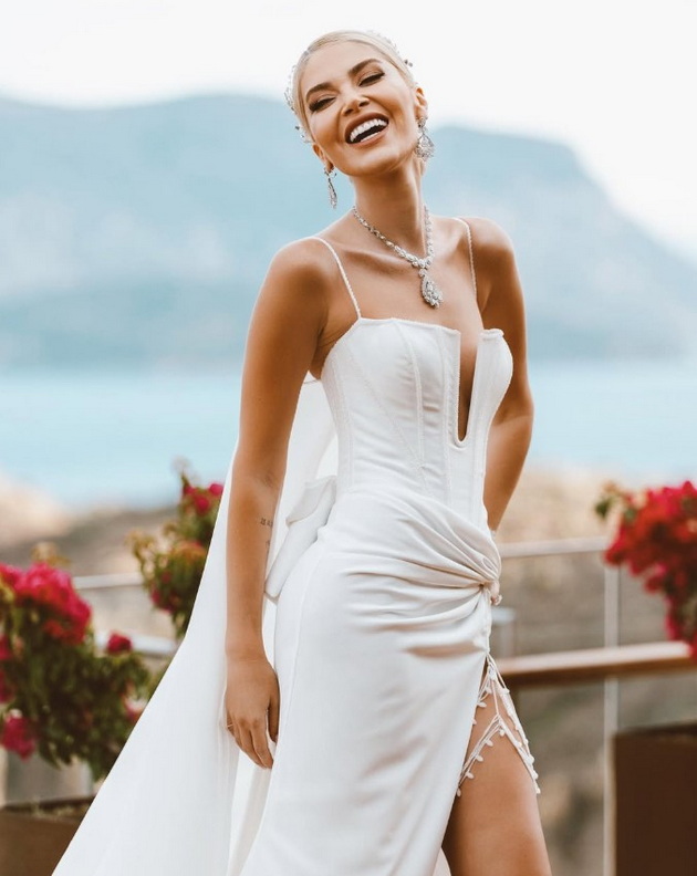 emina-jahovikj-se-zhali-za-sluchkite-po-razvodot-novata-sopruga-na-mustafa-sandal-bleska-foto-22.jpg