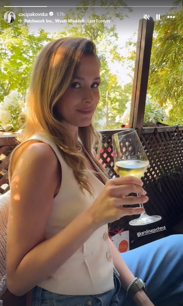 karolina-gocheva-bleska-na-46-iot-rodenden-duva-svekjichki-vo-restoran-drugarkite-ja-snimaat-05.jpg
