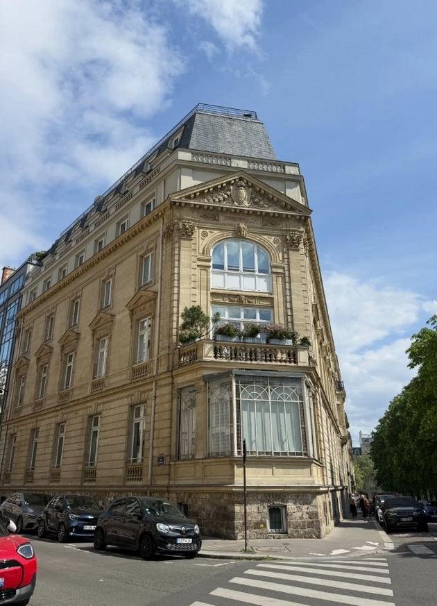 kjerkata-na-natasha-malinkova-bleska-vo-pariz-i-nica-genite-se-chudo-zgodna-kako-majka-i-11.jpg