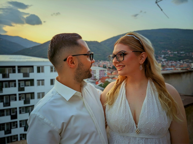 ljubovnata-prikazna-na-martina-i-krste-od-tetovo-me-zaprosi-so-svetlechki-natpis-i-baloni-vo-restoran-vo-kosovo-05.jpg