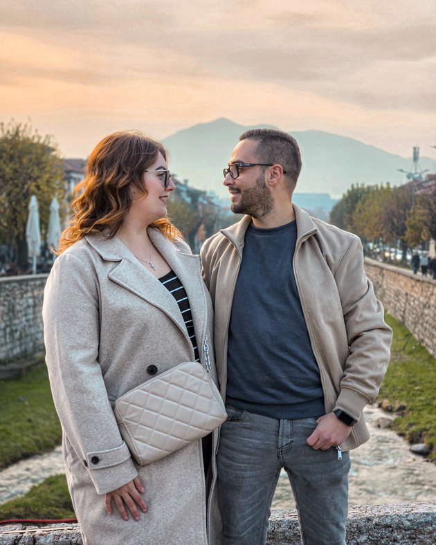 ljubovnata-prikazna-na-martina-i-krste-od-tetovo-me-zaprosi-so-svetlechki-natpis-i-baloni-vo-restoran-vo-kosovo-18.jpg