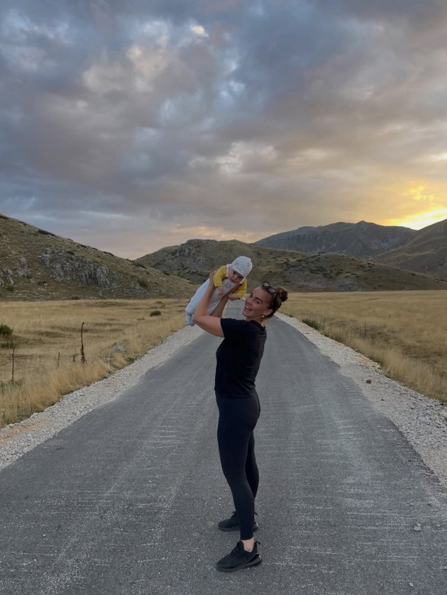 lozano-ja-skrshi-nogata-djoni-lajv-napravi-mekici-za-novorodencheto-shto-pravat-makedonskite-dzvezdi-na-instagram-denovive-12.jpg